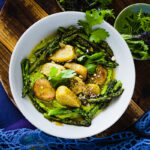 Wędzone kluski w sosie szparagowym