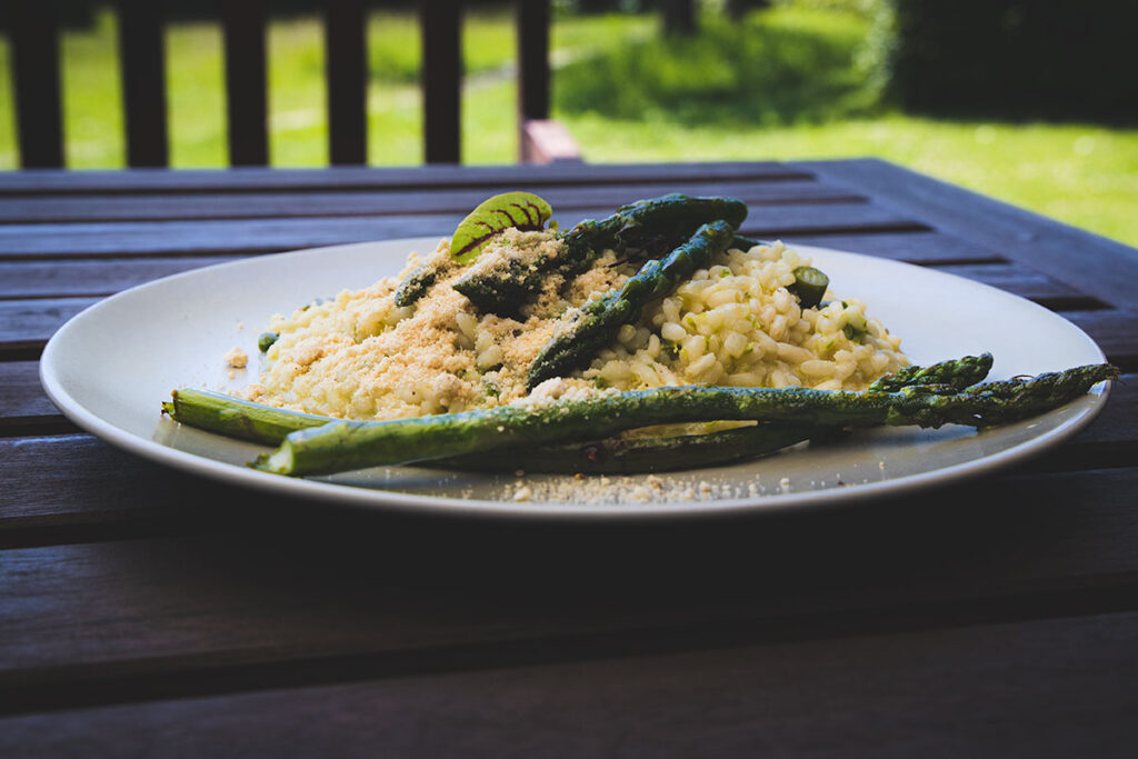 wiosenne risotto z zielonymi szparagami